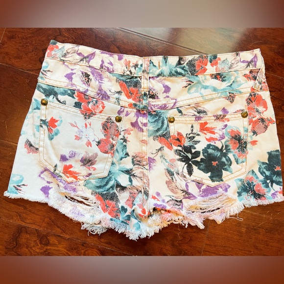 Free People Cut Off shorts size 27 - Picture 3 of 4